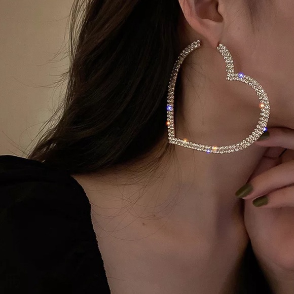 White Gold Heart ❤️ Earrings - Picture 5 of 5